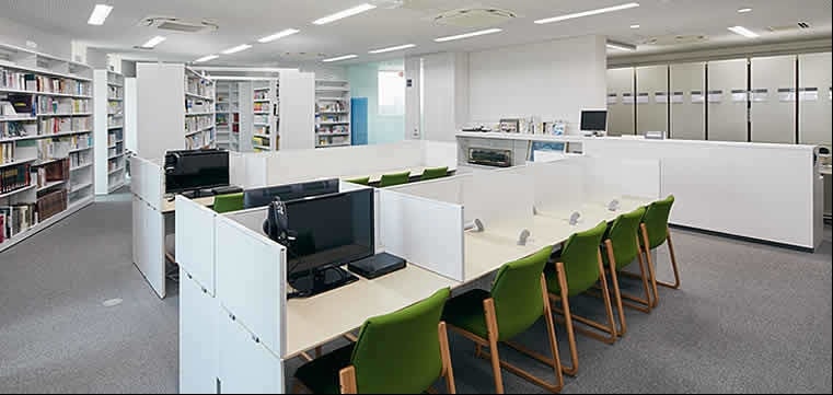 東京交通短期大学図書館