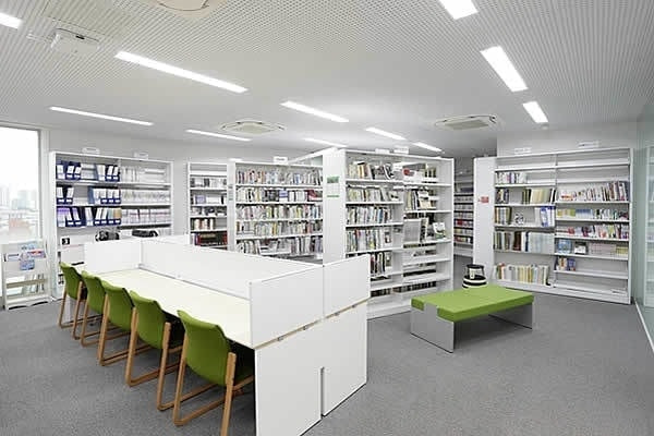 7階 図書館
